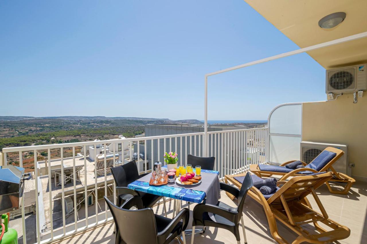 Summer Breeze With Terrace With Panoramic Views - By Getawaysmalta