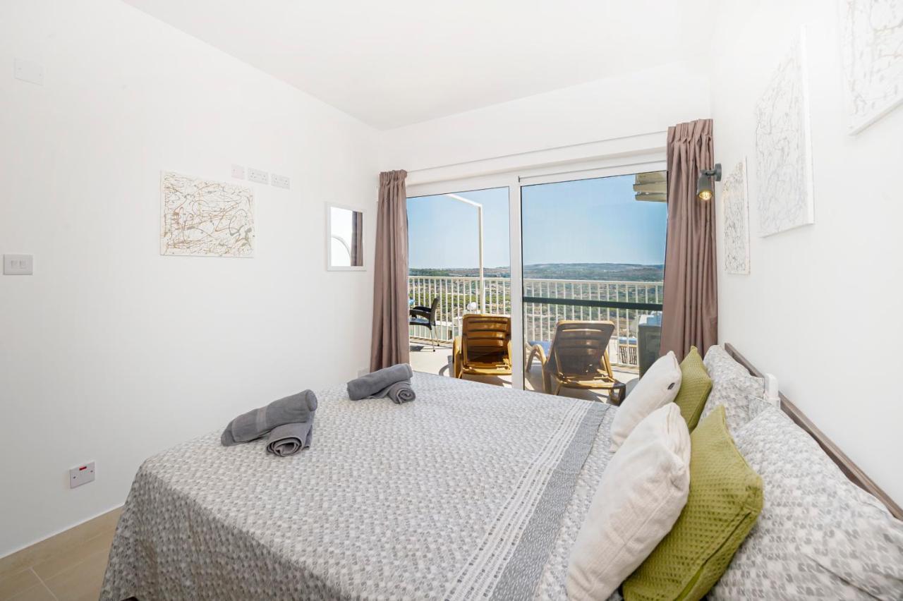 Summer Breeze With Terrace With Panoramic Views - By Getawaysmalta Mellieha